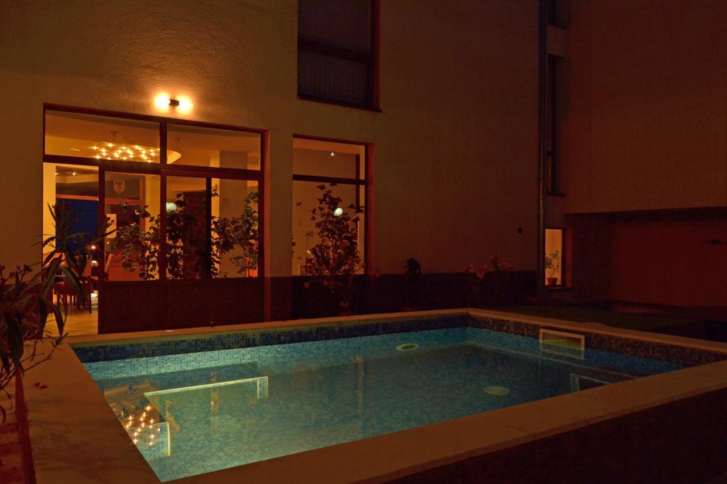 Svetlana Hotel ビャラ エクステリア 写真