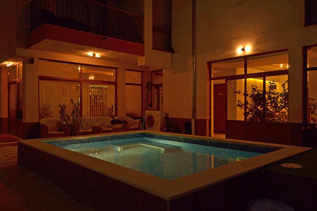 Svetlana Hotel ビャラ エクステリア 写真